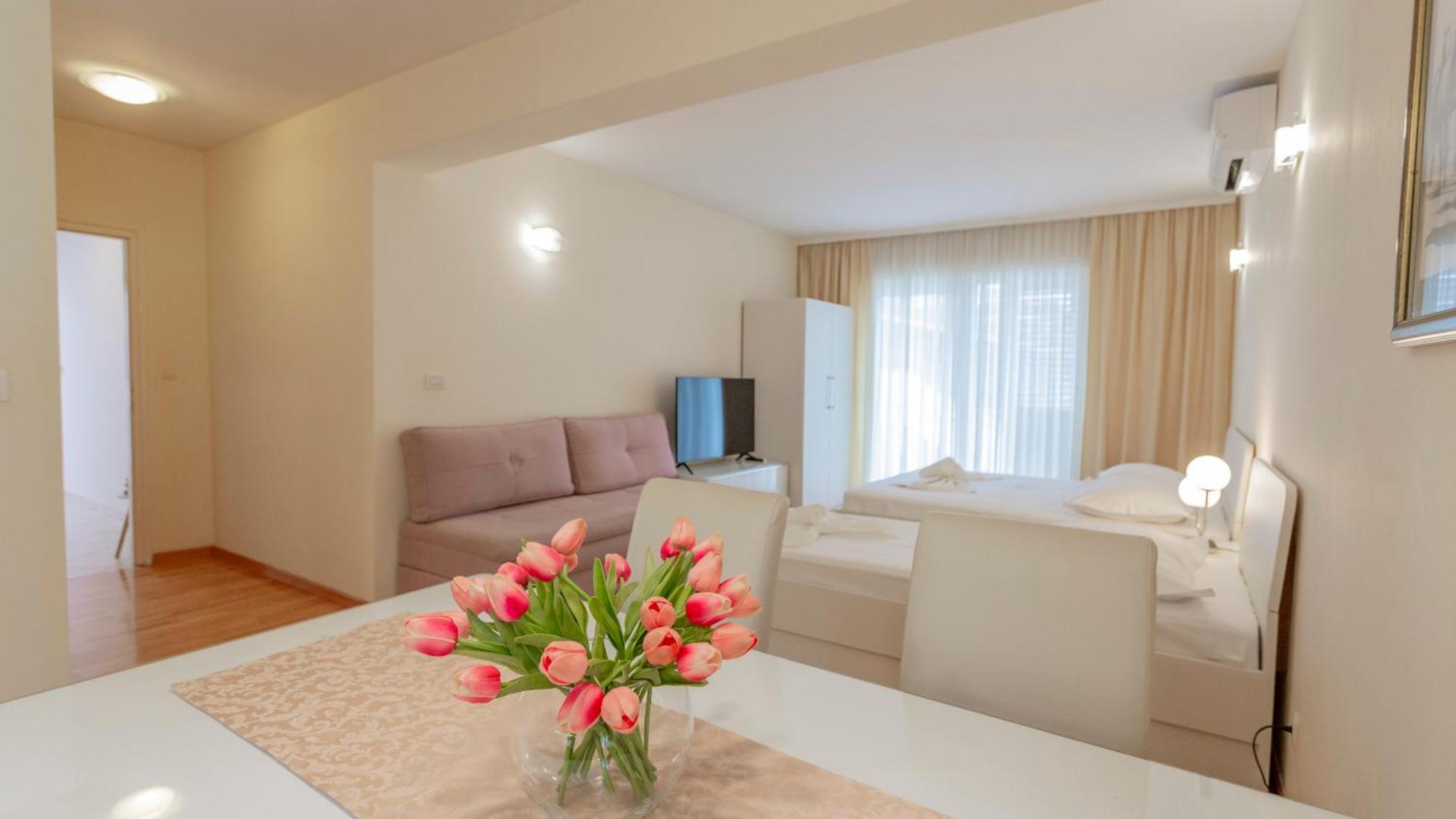 Baska Voda Apartments - Steps From The Beach, Free Parking, Central Location المظهر الخارجي الصورة