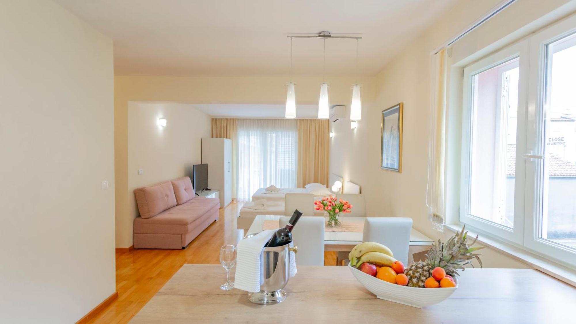 Baska Voda Apartments - Steps From The Beach, Free Parking, Central Location المظهر الخارجي الصورة