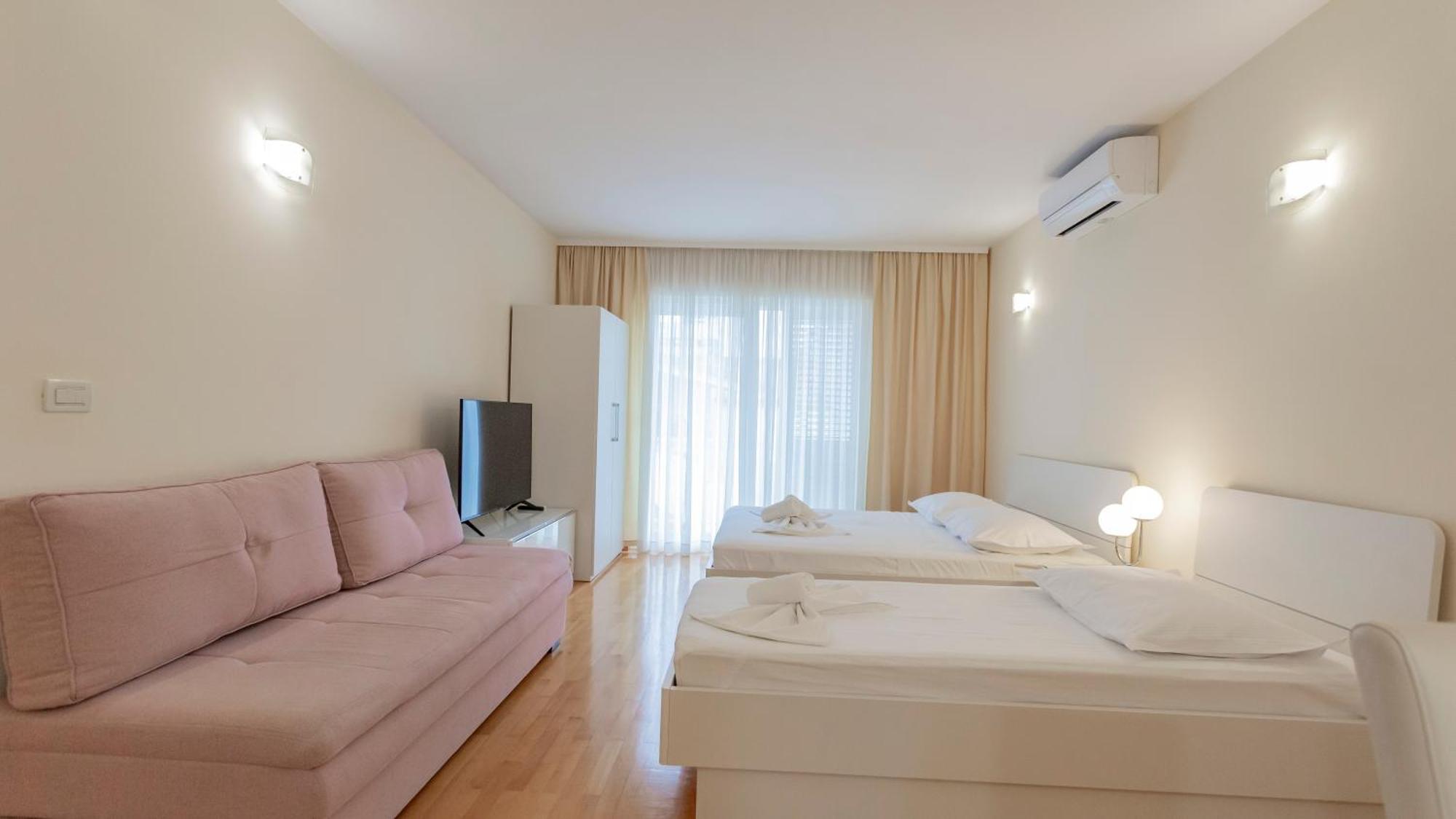 Baska Voda Apartments - Steps From The Beach, Free Parking, Central Location المظهر الخارجي الصورة
