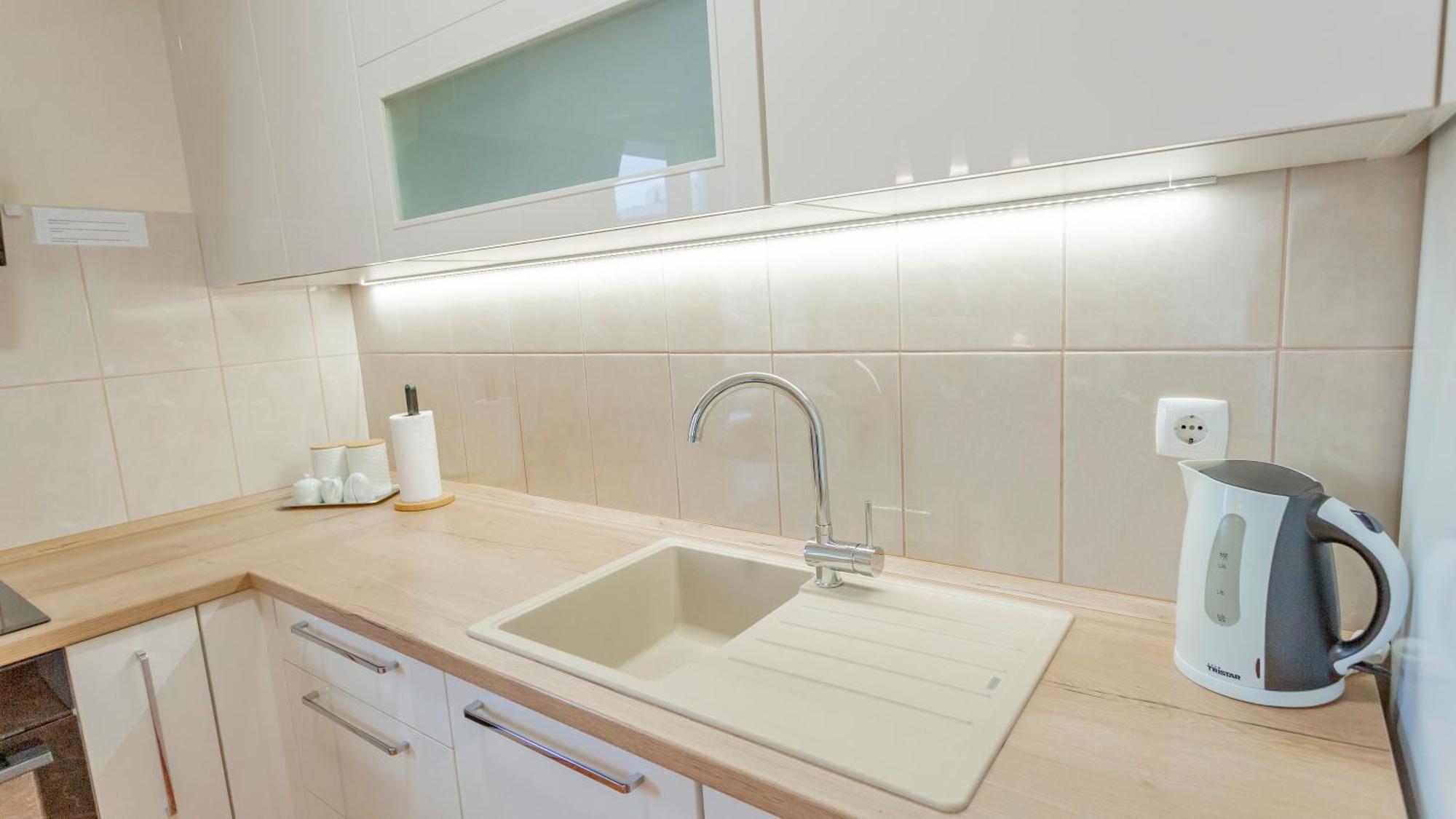 Baska Voda Apartments - Steps From The Beach, Free Parking, Central Location المظهر الخارجي الصورة
