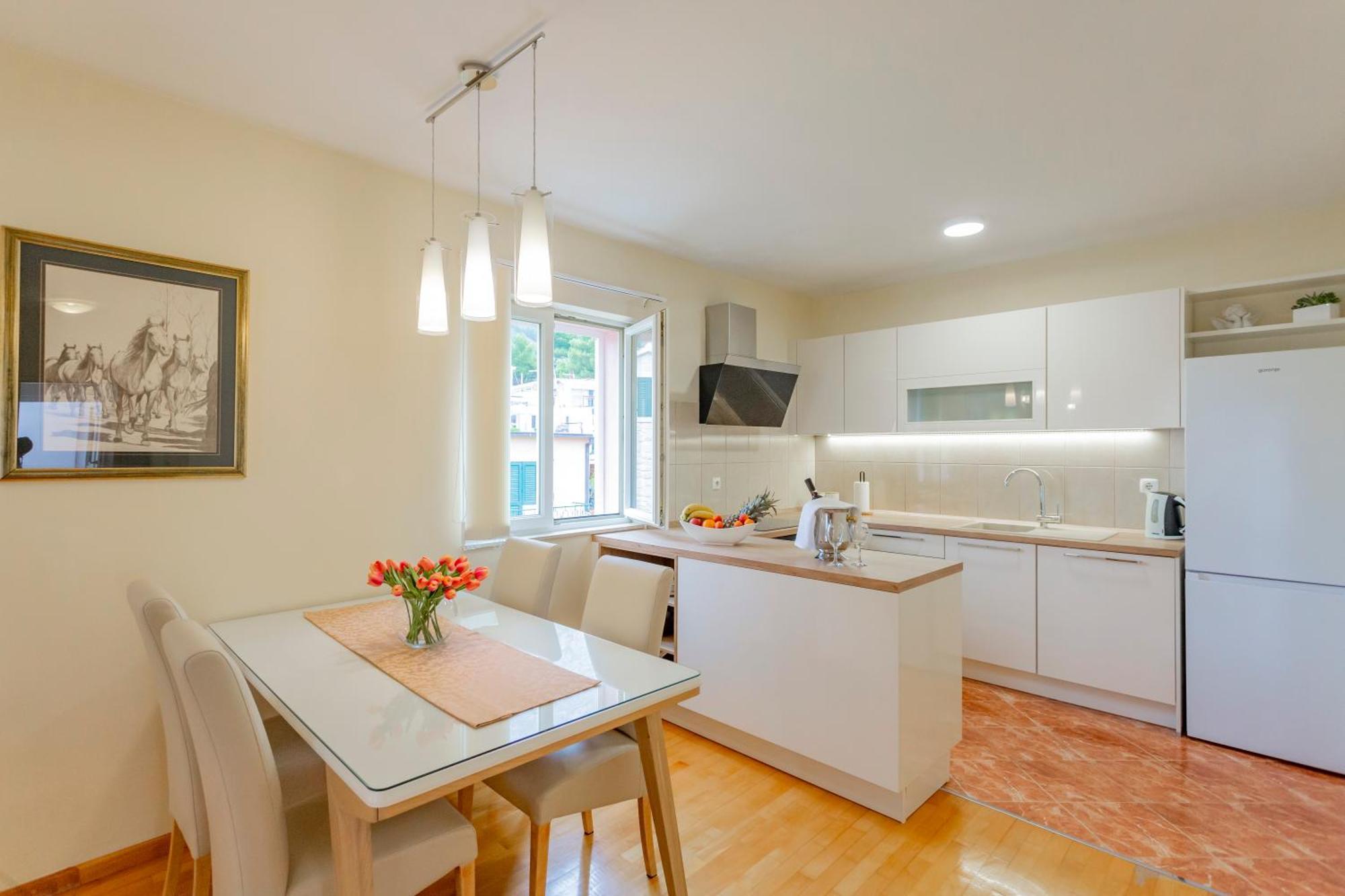Baska Voda Apartments - Steps From The Beach, Free Parking, Central Location المظهر الخارجي الصورة