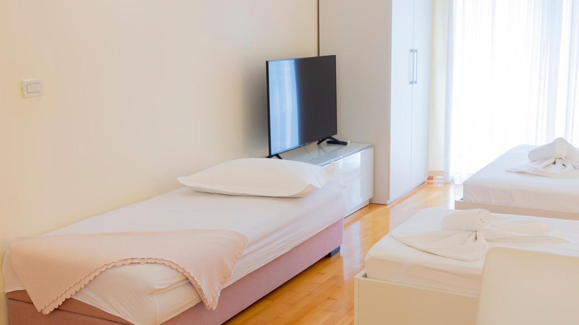 Baska Voda Apartments - Steps From The Beach, Free Parking, Central Location المظهر الخارجي الصورة