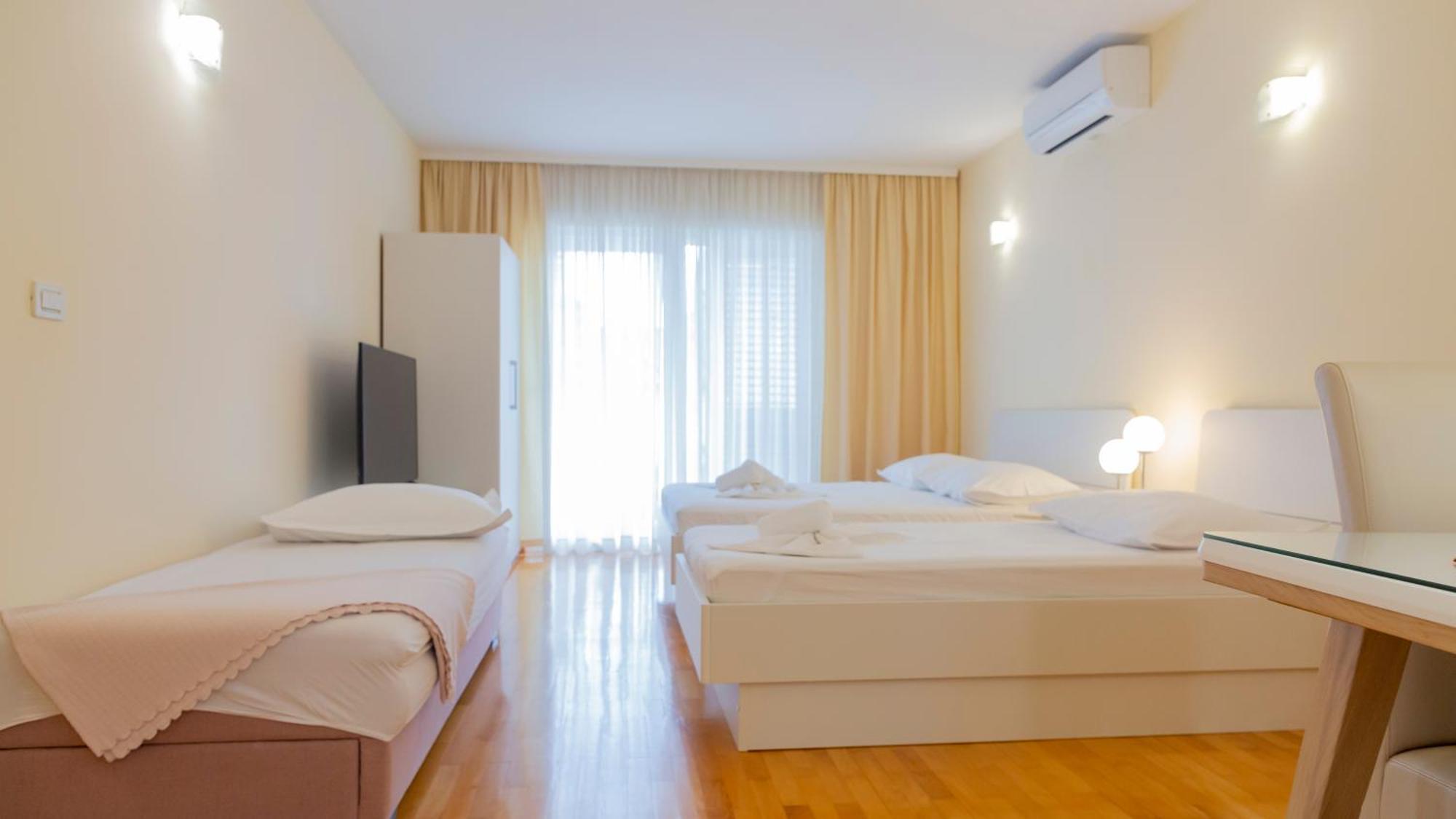 Baska Voda Apartments - Steps From The Beach, Free Parking, Central Location المظهر الخارجي الصورة