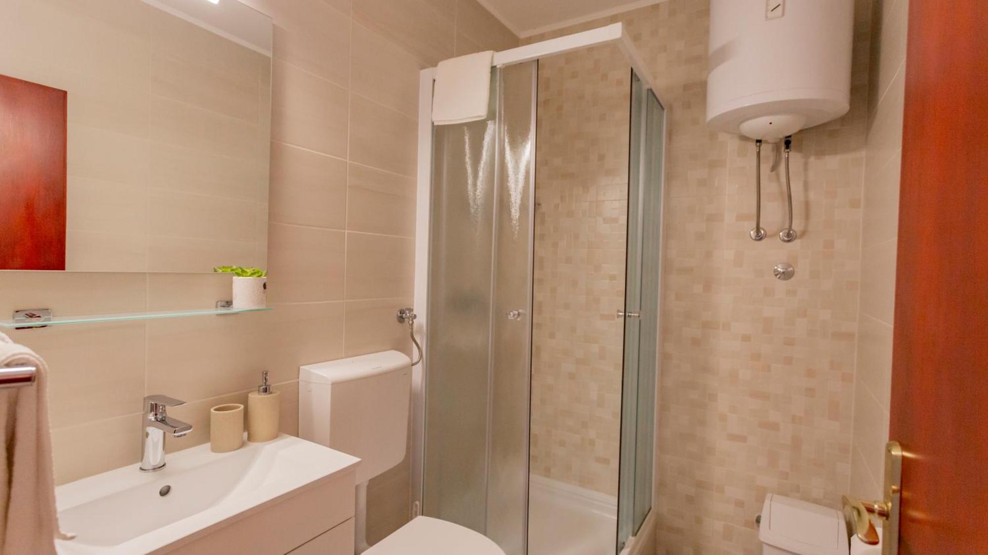Baska Voda Apartments - Steps From The Beach, Free Parking, Central Location المظهر الخارجي الصورة