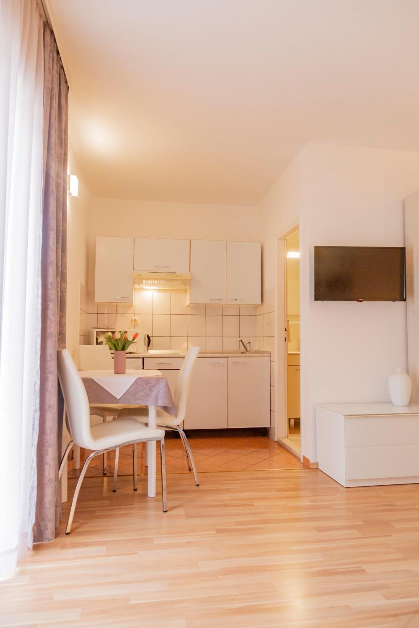 Baska Voda Apartments - Steps From The Beach, Free Parking, Central Location المظهر الخارجي الصورة