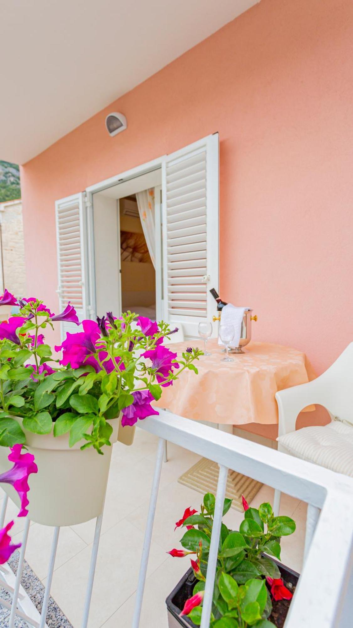 Baska Voda Apartments - Steps From The Beach, Free Parking, Central Location المظهر الخارجي الصورة