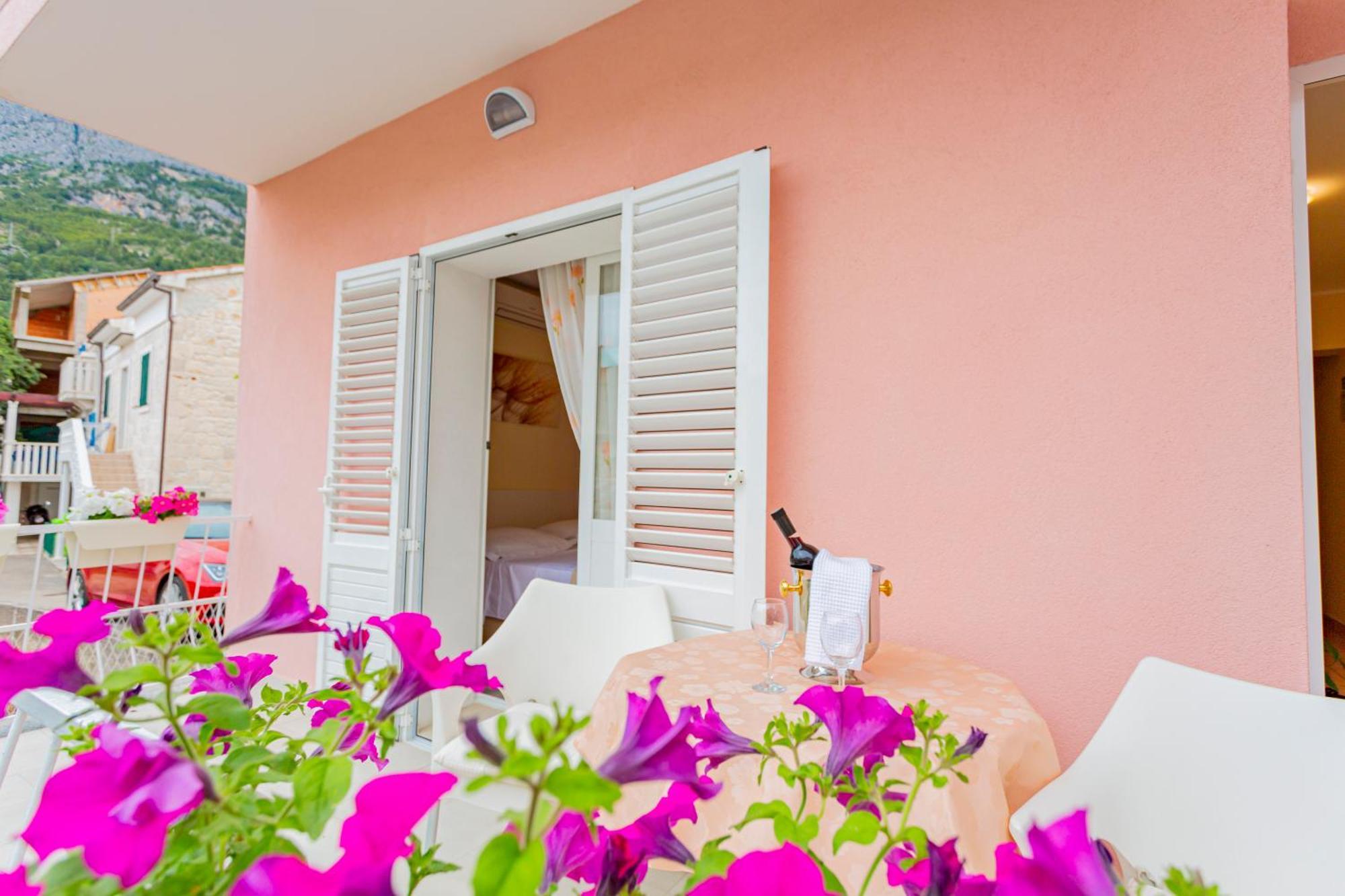 Baska Voda Apartments - Steps From The Beach, Free Parking, Central Location المظهر الخارجي الصورة